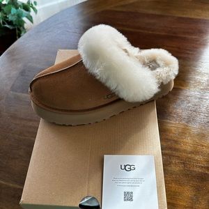 BRAND NEW DISQUETTE UGGS SIZE 8 CHESTNUT